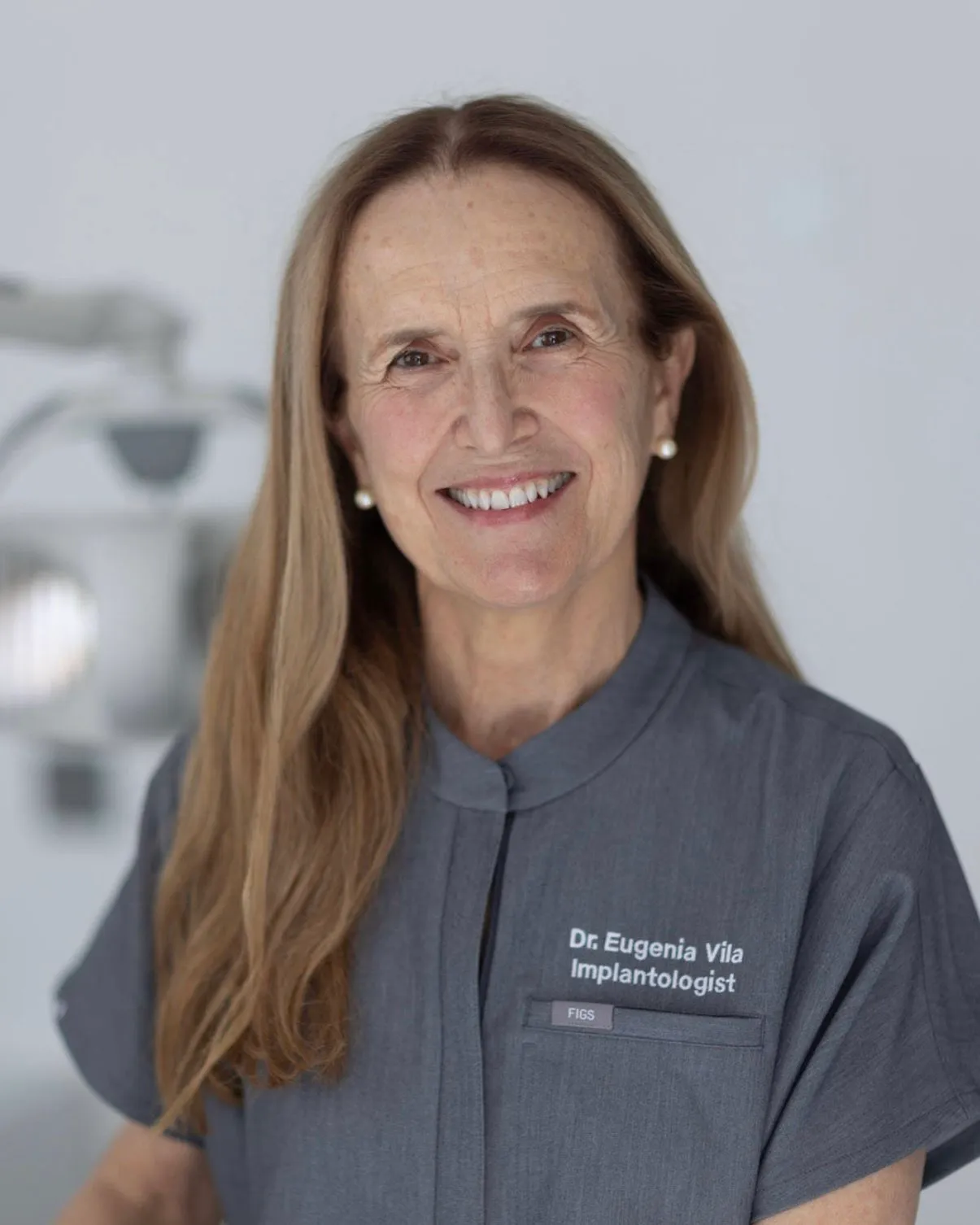 Dra. Eugenia Vila en su clínica
